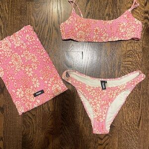 Triangl bikini, top size small, bottoms size medium